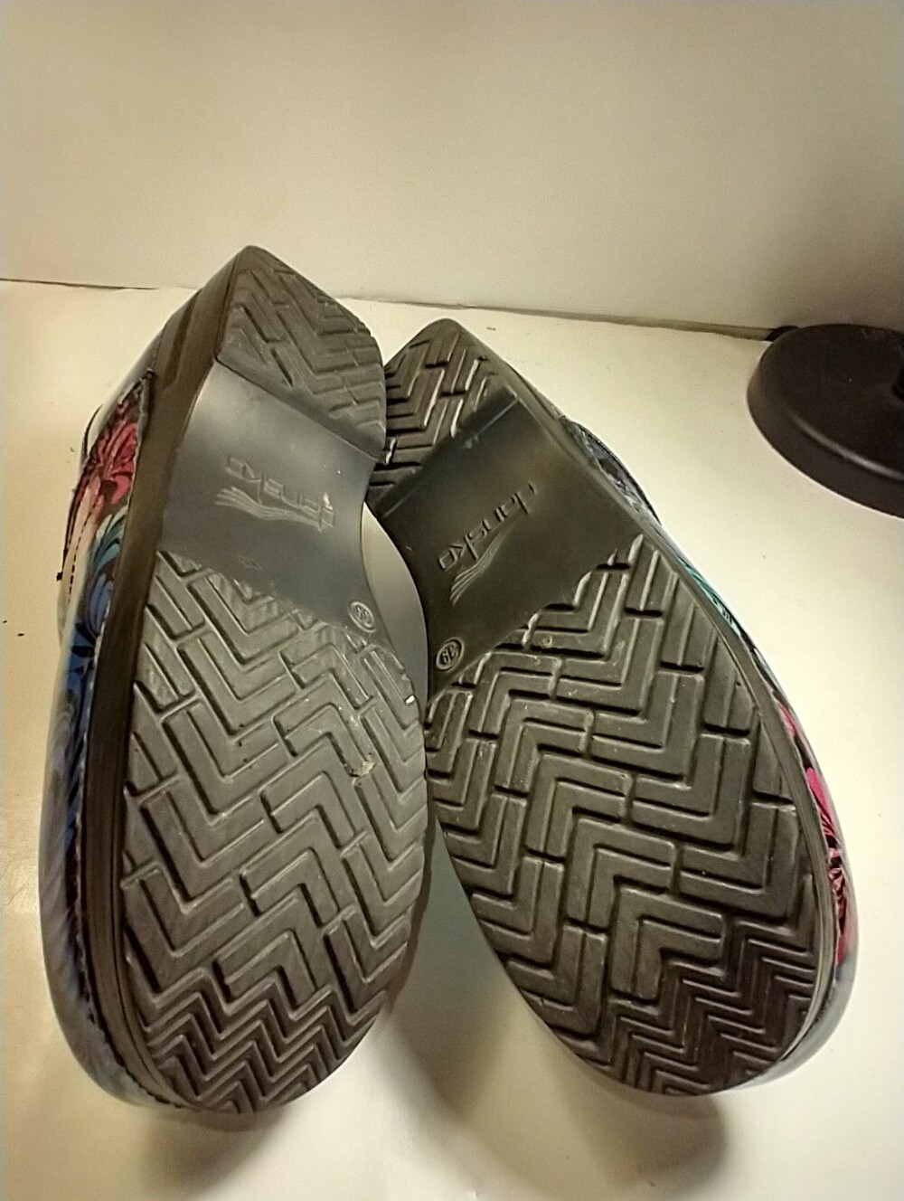 Dansko Professional Floral Print Patent Leather Clogs Shoes Women's sz 8.5(39). - Picture 9 of 12